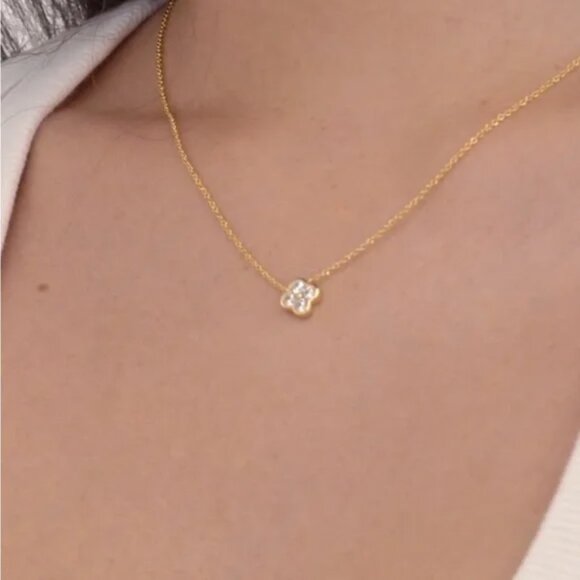 New Electric Picks Camilla 14k gold floral Van Cleef and Arpels Alhambra pendant - Picture 5 of 9